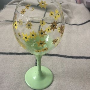 Hand Painted Daisy Wine Glass